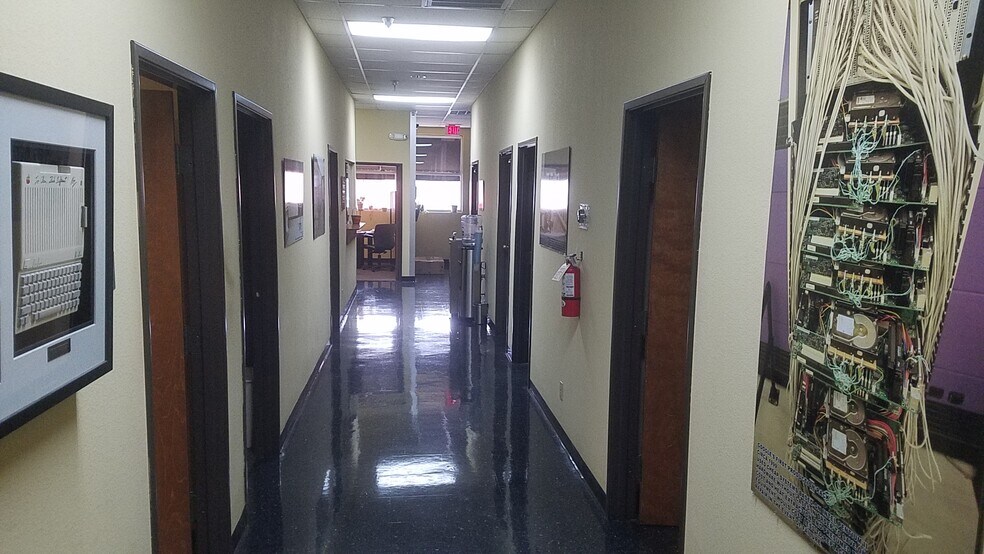 More Photos Of 2805 Canton St, Dallas Distribution For Lease