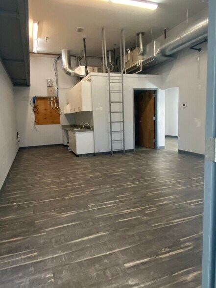 More Photos Of 360 S Adkins Way, Meridian Showroom For Lease