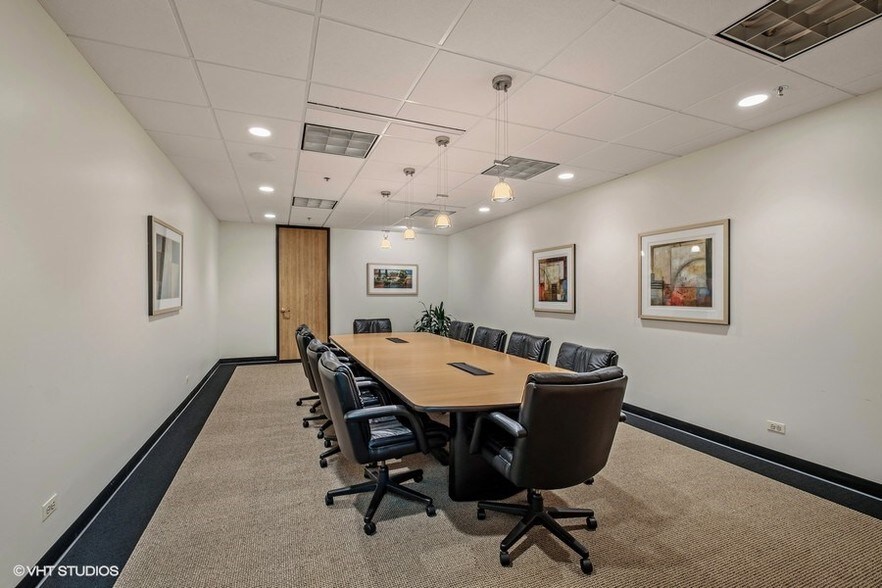 More Photos Of Northfield Plz, Northfield Office For Lease
