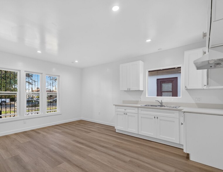 More Photos Of 1046 W 83rd St, Los Angeles Apartments For Sale
