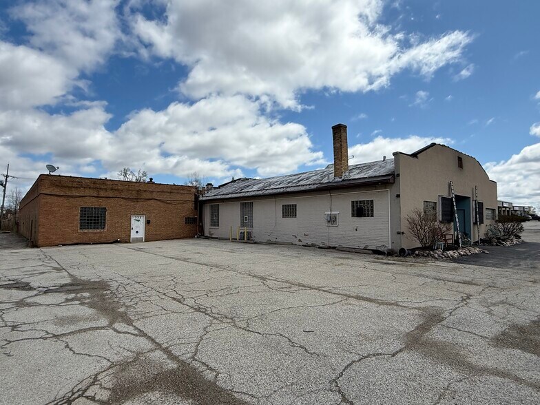 More Photos Of 355 S IL Route 83, Grayslake Warehouse For Sale