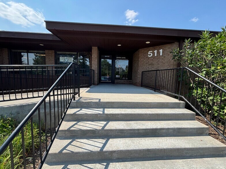 More Photos Of 511-515 Thornhill Dr, Carol Stream Unknown For Lease