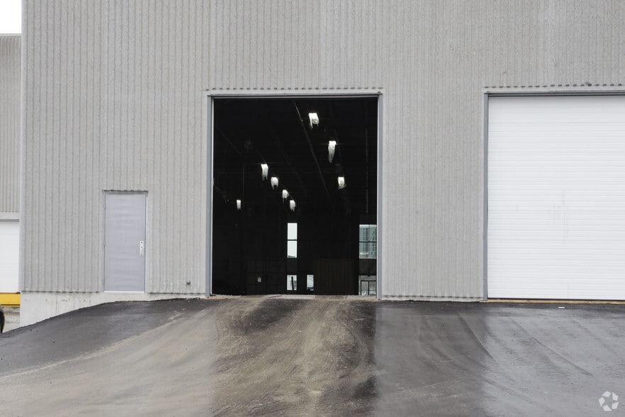 More Photos Of 105 Queens Plate Dr, Toronto Warehouse For Lease