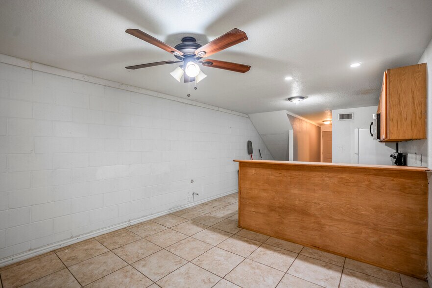 More Photos Of 80 Sorters McClellan rd, Kingwood Warehouse For Sale