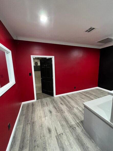 More Photos Of 5592 W San Madele Ave, Fresno Warehouse For Lease