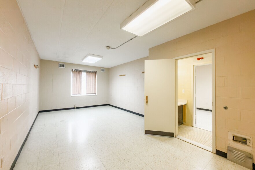 More Photos Of 6902 Chicago Rd, Warren Schools For Sale
