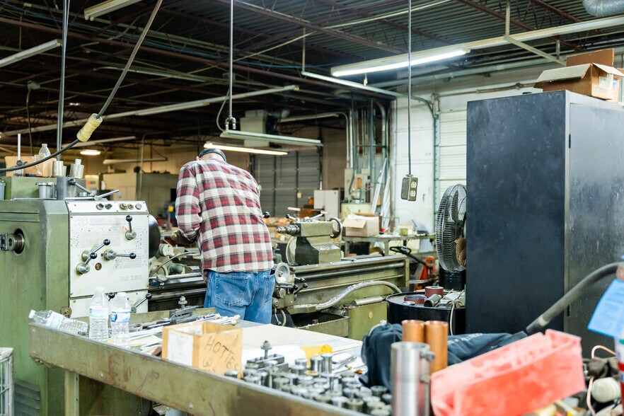 More Photos Of 1630 N Interstate 35 E, Lancaster Flex For Sale