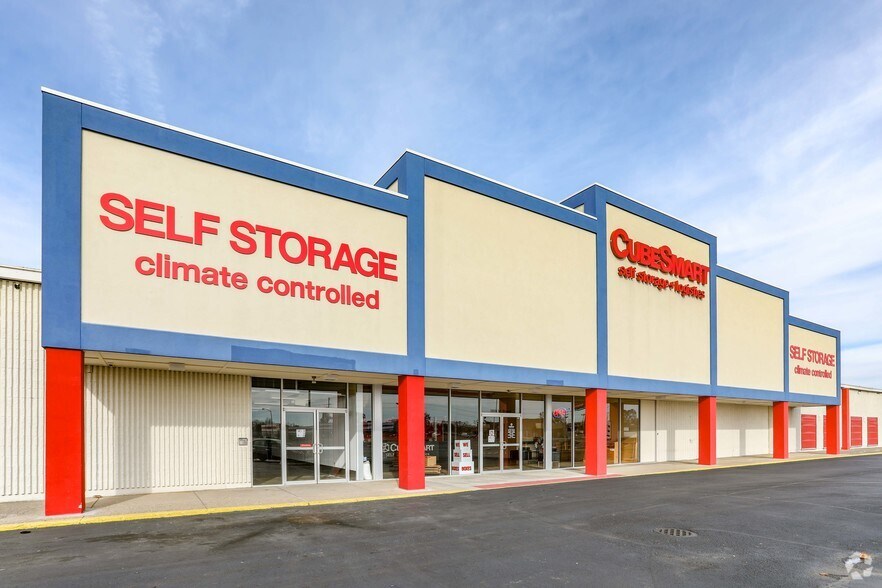 More Photos Of 3784-3800 W Broad St, Columbus Self Storage For Sale