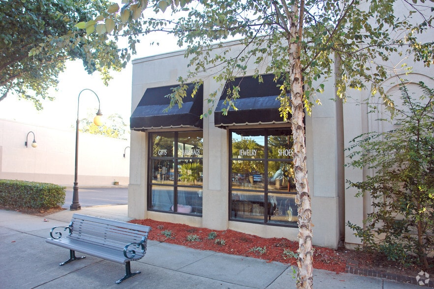 More Photos Of 2732 Devine St, Columbia Freestanding For Lease