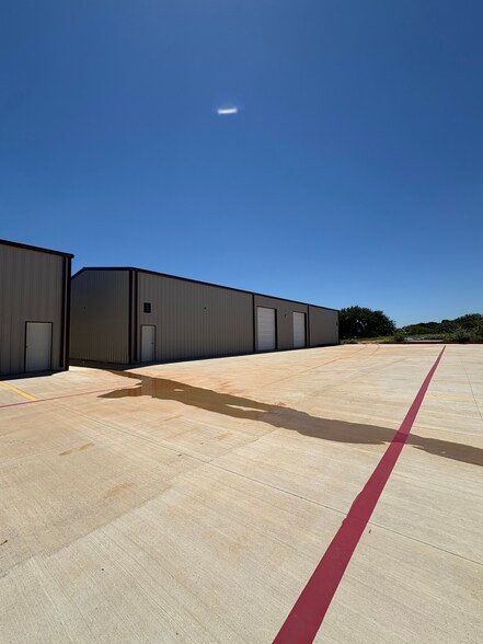 More Photos Of 5790 Rendon Bloodworth Rd, Fort Worth Industrial For Lease