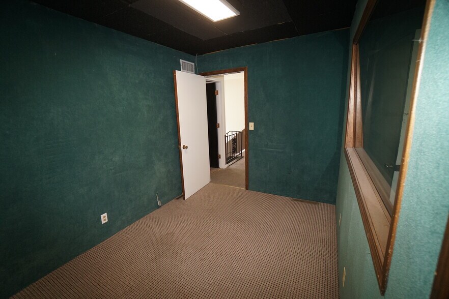 More Photos Of 2414 S Leonard Rd, Saint Joseph Office For Sale