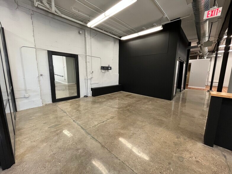 More Photos Of 14 W 15th St, Cincinnati Warehouse For Lease