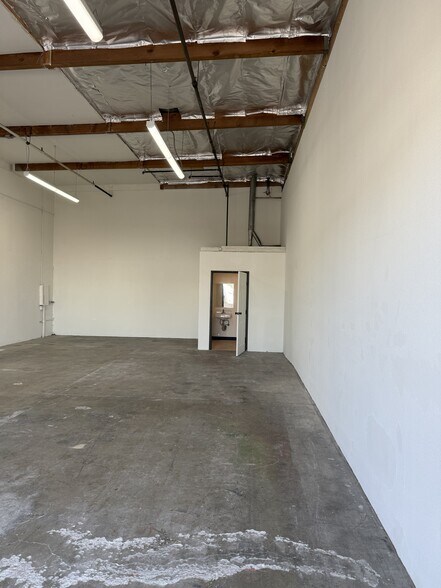 More Photos Of 12424-12430 Montague St, Pacoima Warehouse For Lease