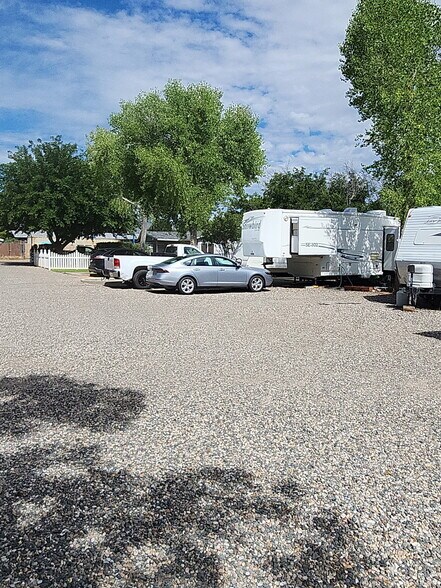 More Photos Of 427 N 15th St, Cottonwood Trailer Camper Park For Sale