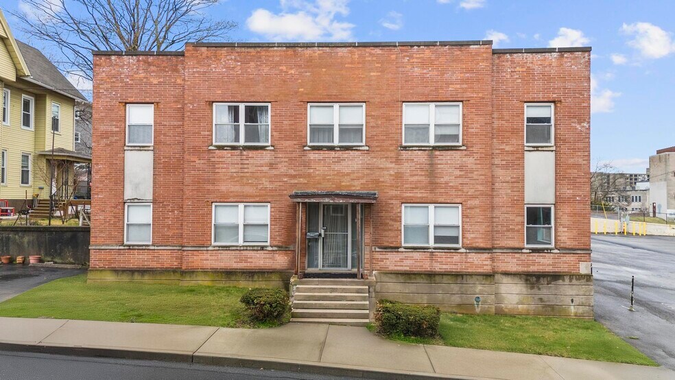 Primary Photo Of 19 Goodwill Ave, Meriden Specialty For Sale