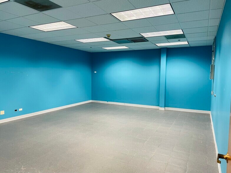 More Photos Of 400 E 22nd St, Lombard Office For Lease