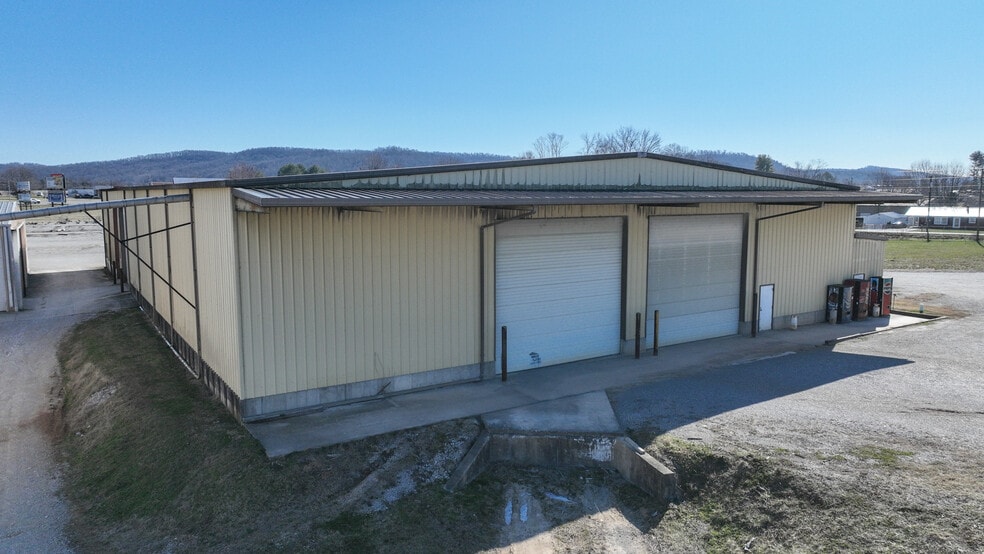 More Photos Of 1921 N Main St, Monticello Unknown For Lease