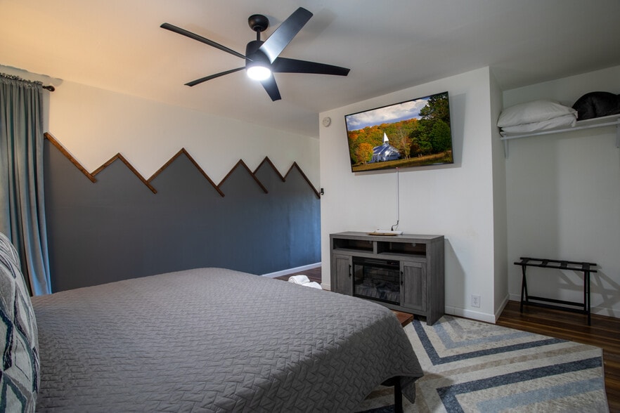 More Photos Of 3804 Wears Valley Rd, Sevierville Hotel For Sale