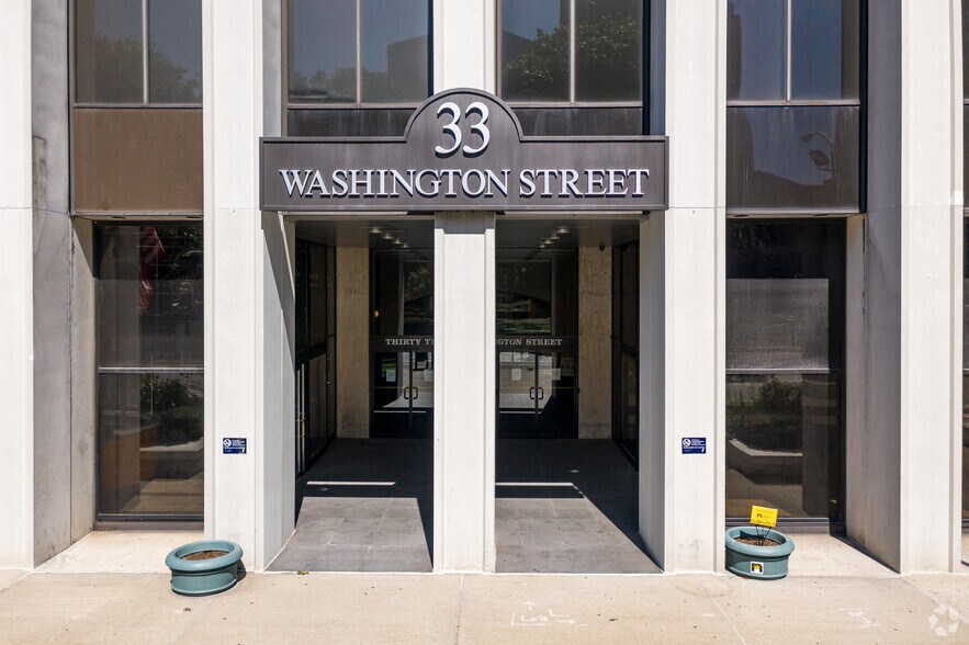 More Photos Of 33 Washington St, Newark Office For Lease