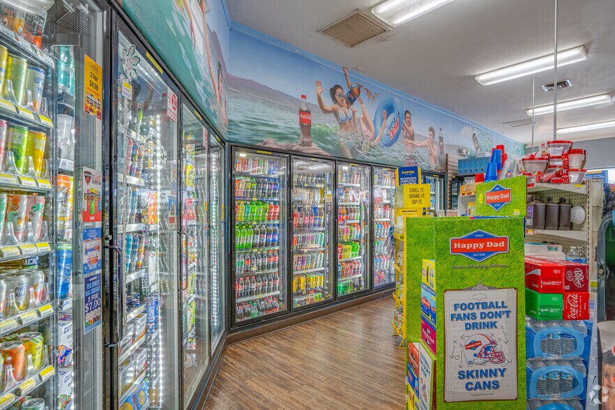 More Photos Of 2325 S Woodlands Village Blvd, Flagstaff Service Station For Sale