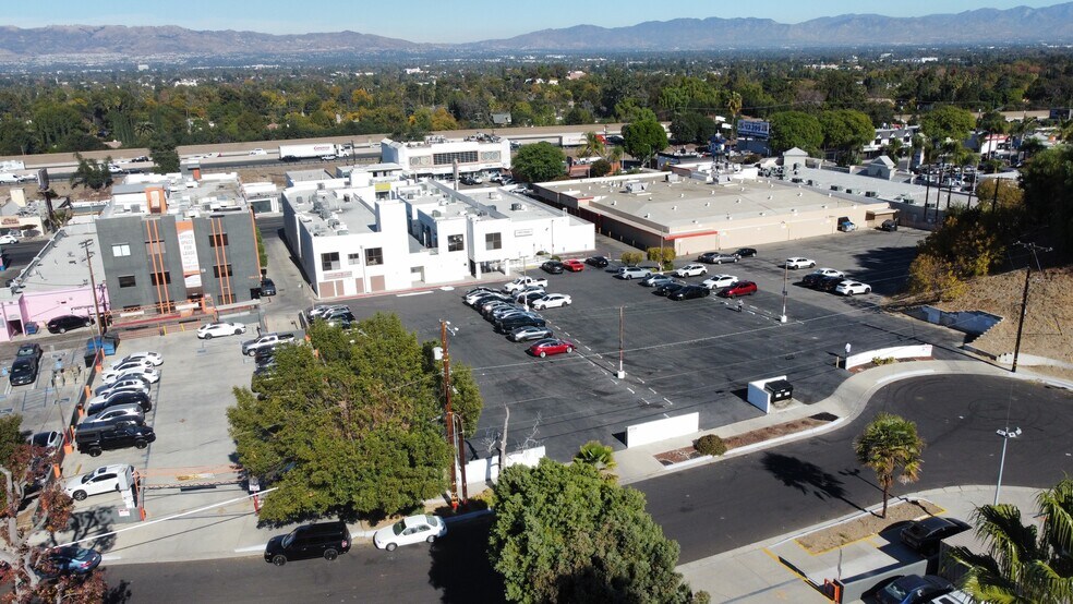 More Photos Of 19626 Ventura Blvd, Tarzana Office For Lease