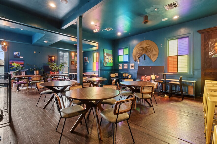 More Photos Of 8227-8229 Oak St, New Orleans Restaurant For Sale