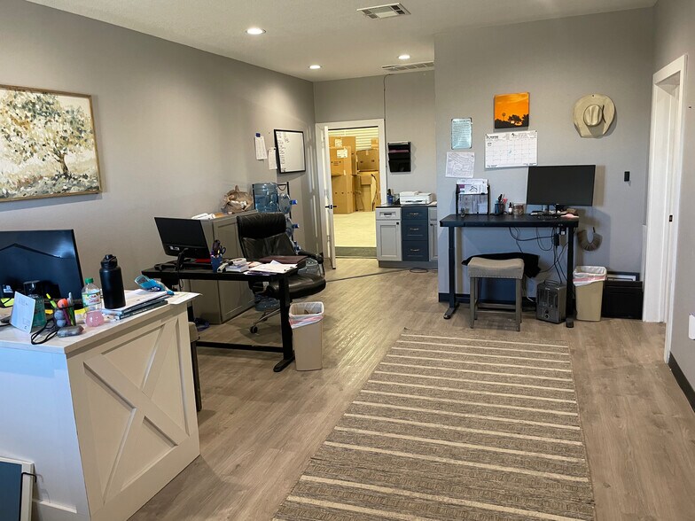 More Photos Of 24468 Hwy 6, Navasota Warehouse For Lease