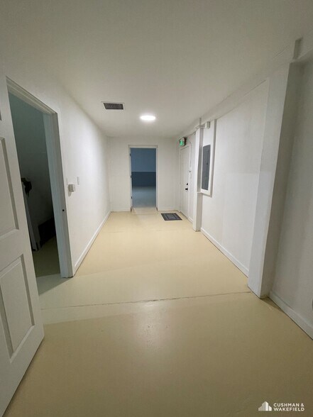 More Photos Of 116 Smokey St, Fort Collins Flex For Sale