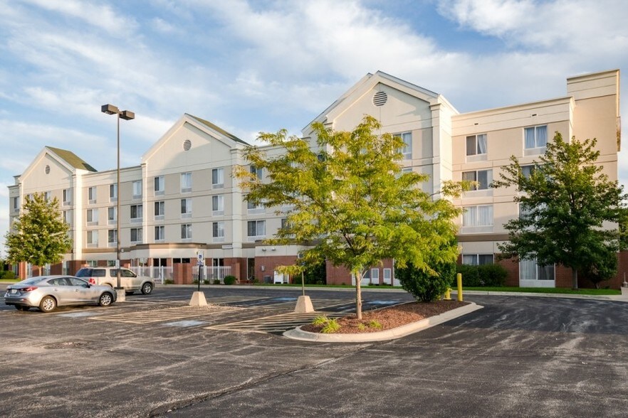 More Photos Of 455 Riverstone Pky, Kankakee Hotel For Sale