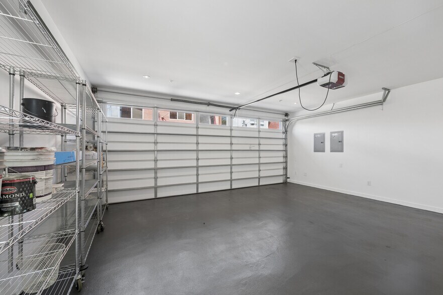 More Photos Of 1317 Cabrillo Ave, Venice Flex For Sale