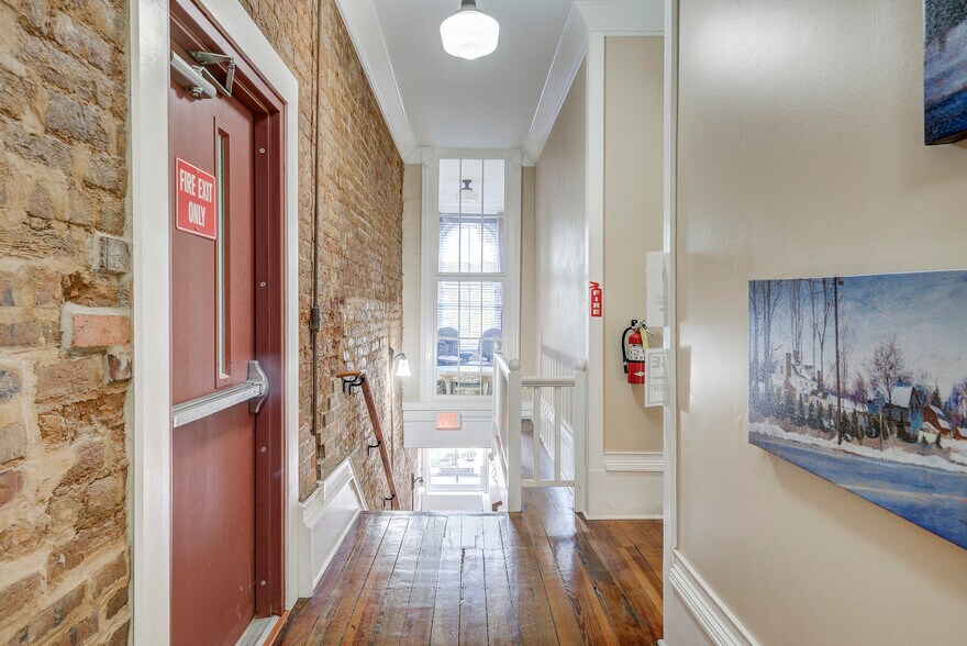 More Photos Of 107 E Main St, Jonesborough Storefront For Sale
