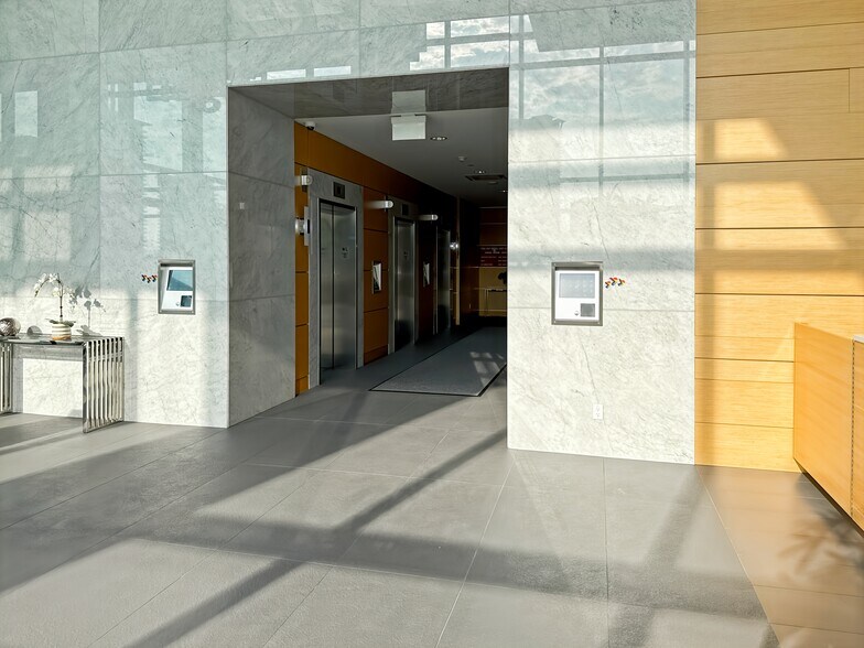 More Photos Of 4402 Skyline Dr, Burnaby Coworking Space