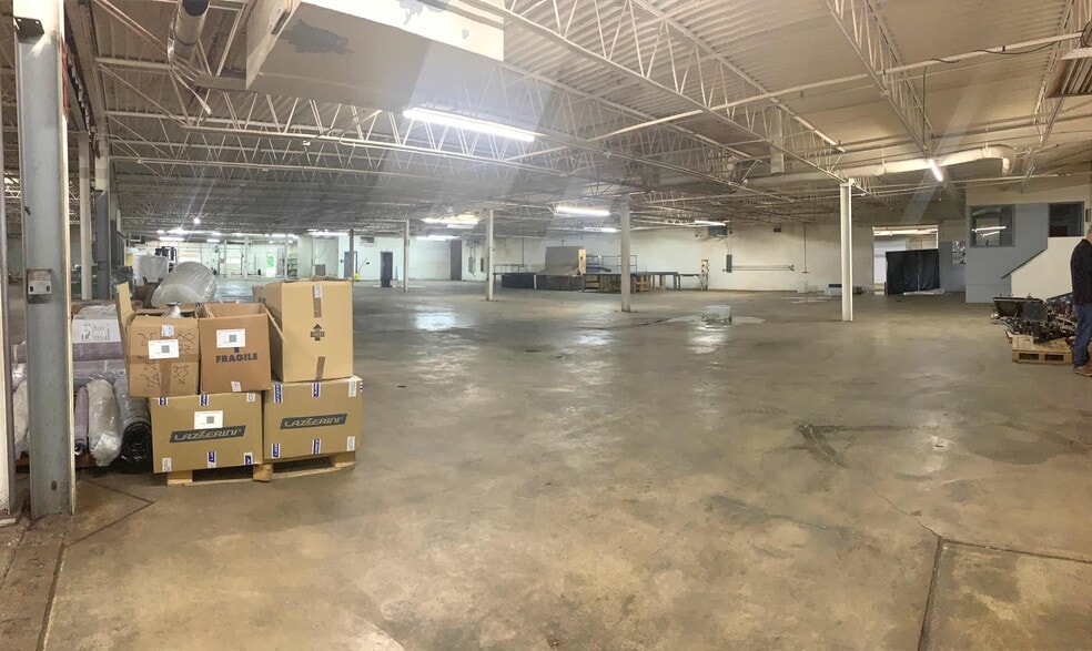 More Photos Of 1010 N Main St, Elkhart Warehouse For Lease