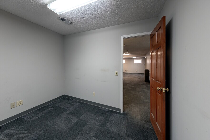 More Photos Of 624 S 7th St, Saint Joseph Industrial For Sale