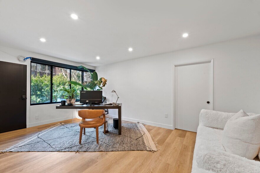 More Photos Of 29170 Heathercliff Rd, Malibu Office For Lease