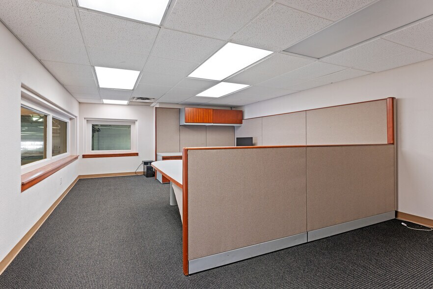 More Photos Of 3204-3208 E Platte Ave, Colorado Springs Auto Dealership For Sale