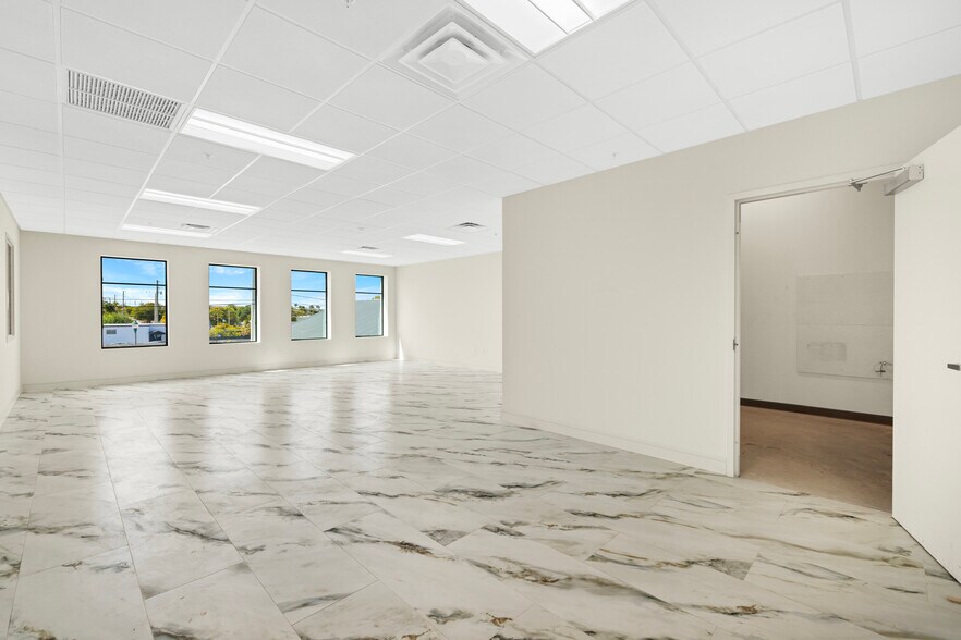 More Photos Of 4250 Georgia Ave, West Palm Beach Warehouse For Lease