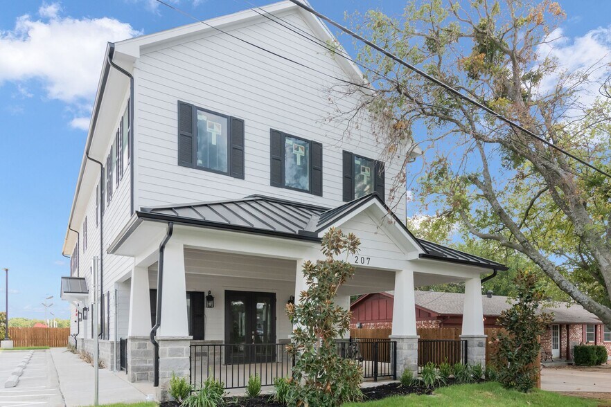 More Photos Of 207 S Elm St, Keller Storefront Retail Office For Sale
