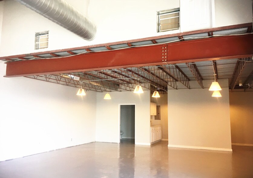 More Photos Of 5306 Middle Fiskville Rd, Austin Showroom For Lease