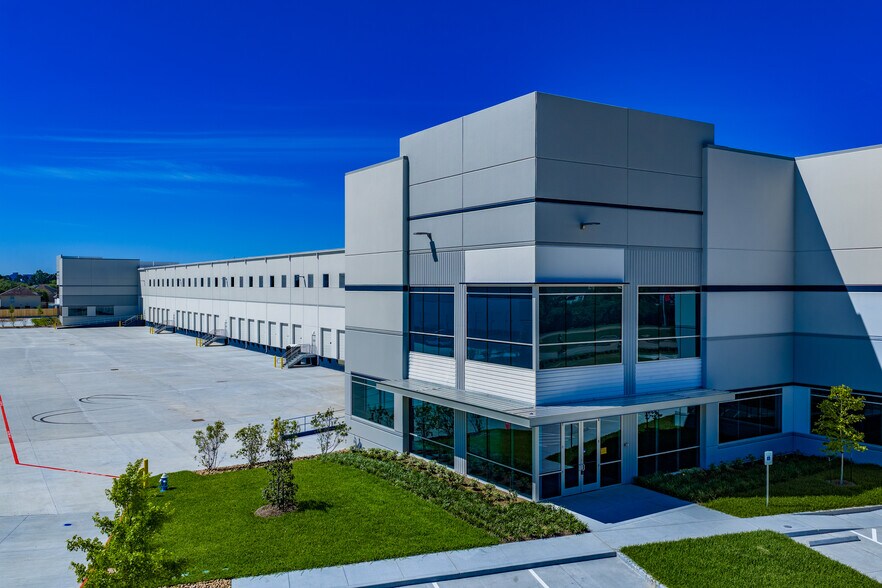 More Photos Of 702 E Richey Rd, Houston Distribution For Sale