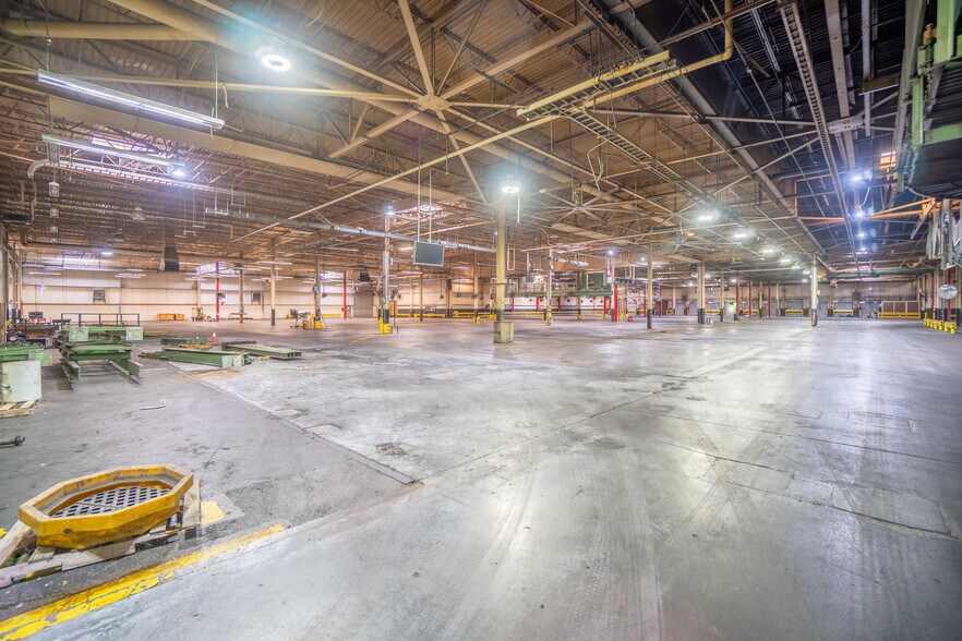 More Photos Of 922 E Meighan Blvd, Gadsden Manufacturing For Lease