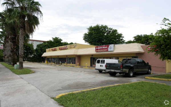 Primary Photo Of 5405-5425 W 20th Ave, Hialeah Storefront For Lease