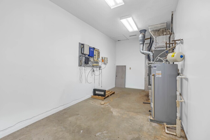 More Photos Of 5 Industrial Park Dr, Hendersonville Freestanding For Sale