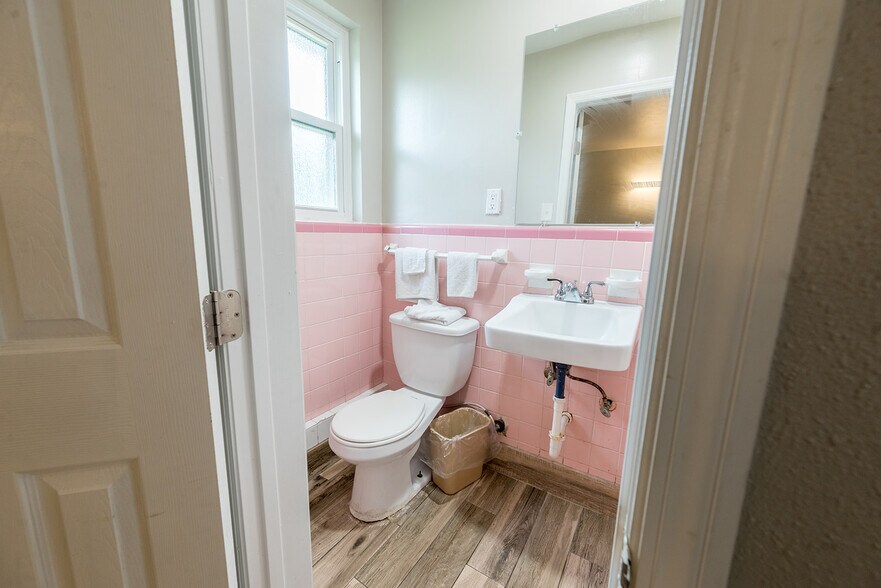 More Photos Of 1757 N Temple Ave, Starke Hotel For Sale