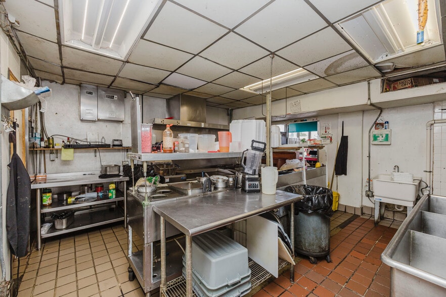 More Photos Of 503 N West St, Wichita Fast Food For Sale