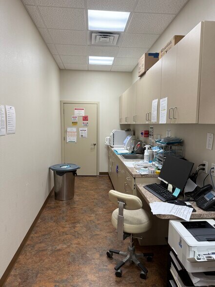 More Photos Of 1214 E Venice Ave, Venice Unknown For Lease