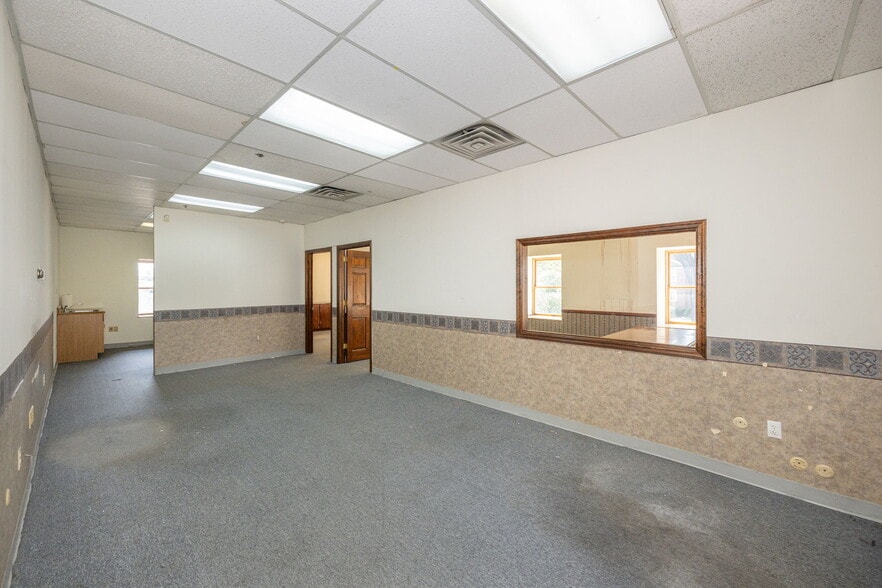 More Photos Of 125 Washington Ave, Dumont Unknown For Lease