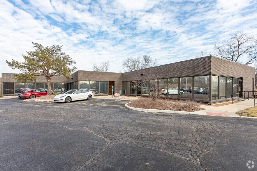 Primary Photo Of 1845 Oak St, Northfield Office For Lease