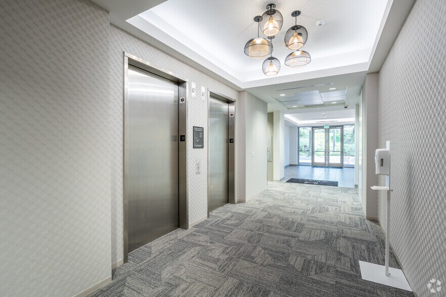 More Photos Of 1917 Palomar Oaks Way, Carlsbad Office For Sale