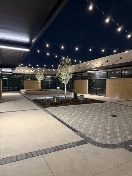 More Photos Of 1937 Irving Blvd, Dallas Showroom For Lease